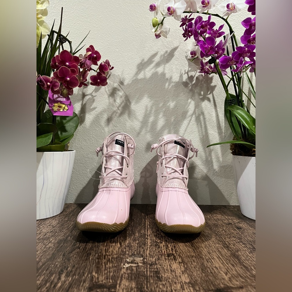 New ( no box) sperry girls boots